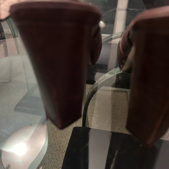 Brown open-toe shoe by Diane Von Furstenberg. - Picture 3 of 7